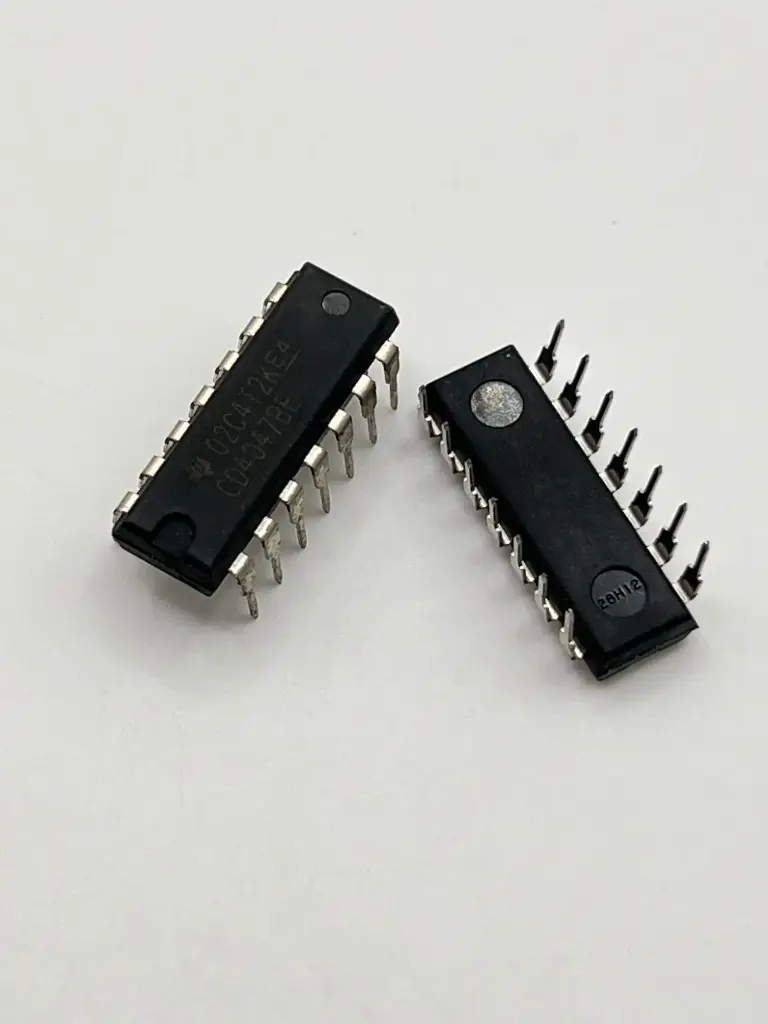 CD4047 Logic multi Frequency Oscillator