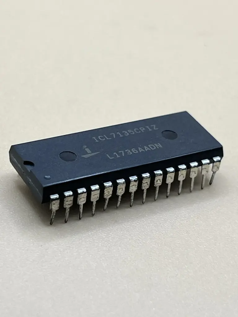 ICL7135