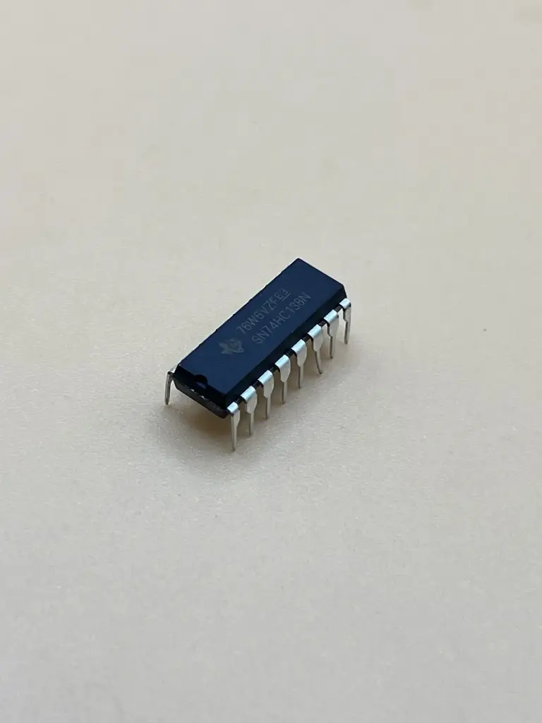SN74HC138N (74HC138) logic chip