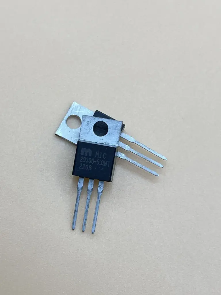 MIC29300-5.0 5V voltage regulator
