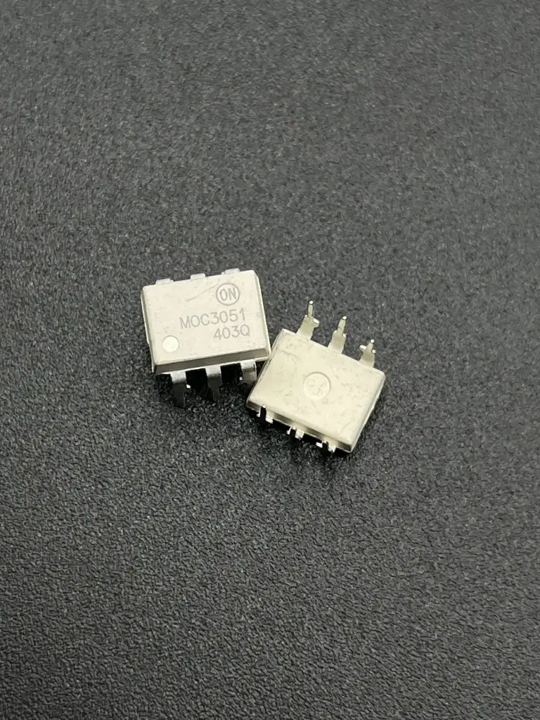 MOC3051 optocoupler