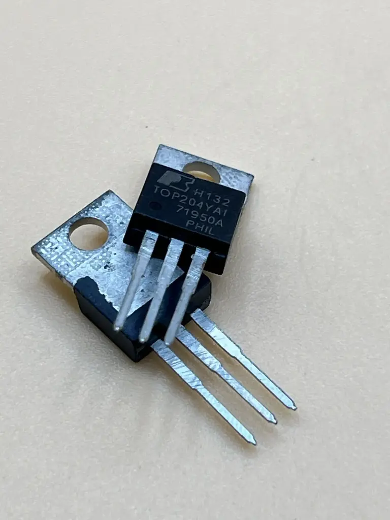 TOP204YA1 Power chip