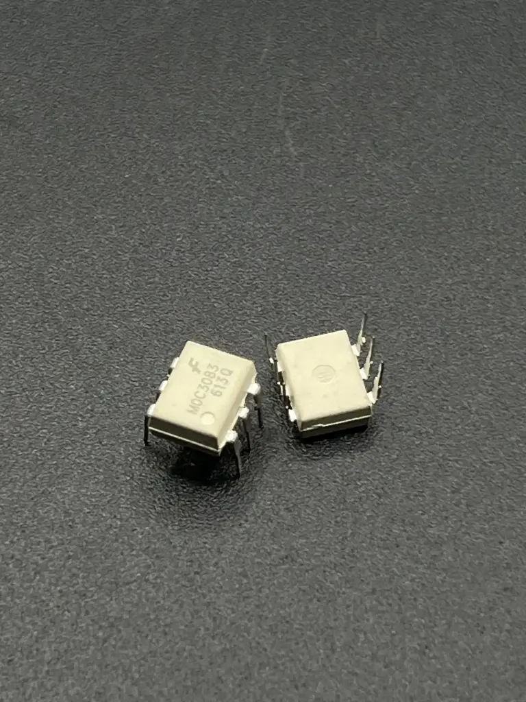 MOC3083 optocoupler