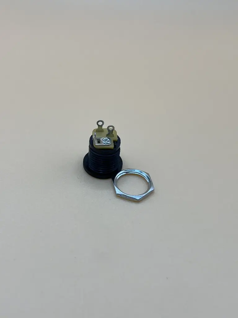 DC power socket with nut DC-022