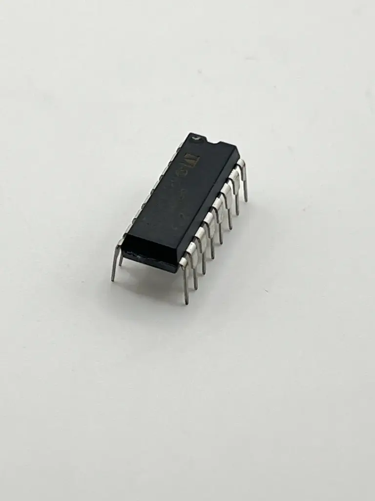 L293 Motor driver IC